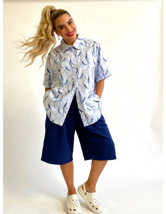 Navy blue bermuda trousers