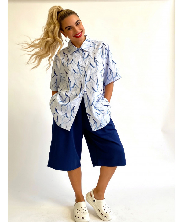 Navy blue bermuda trousers